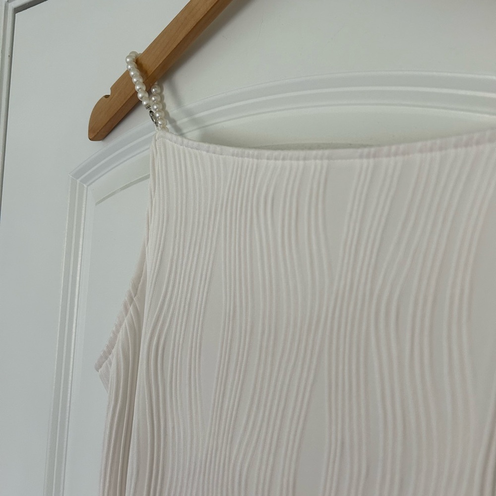 White Ripple Texture Body-con Dress - Picture 4 of 9